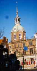 De Groothoofdspoort (the Big Head Gate, the gate at the city's main jetty) was originally built between 1440 and 1450.